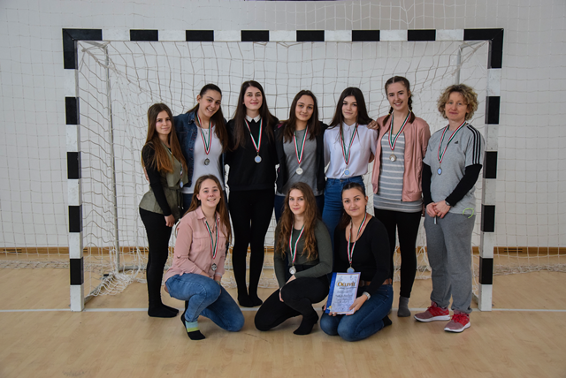 kezilanyok 2 hely gimnazium