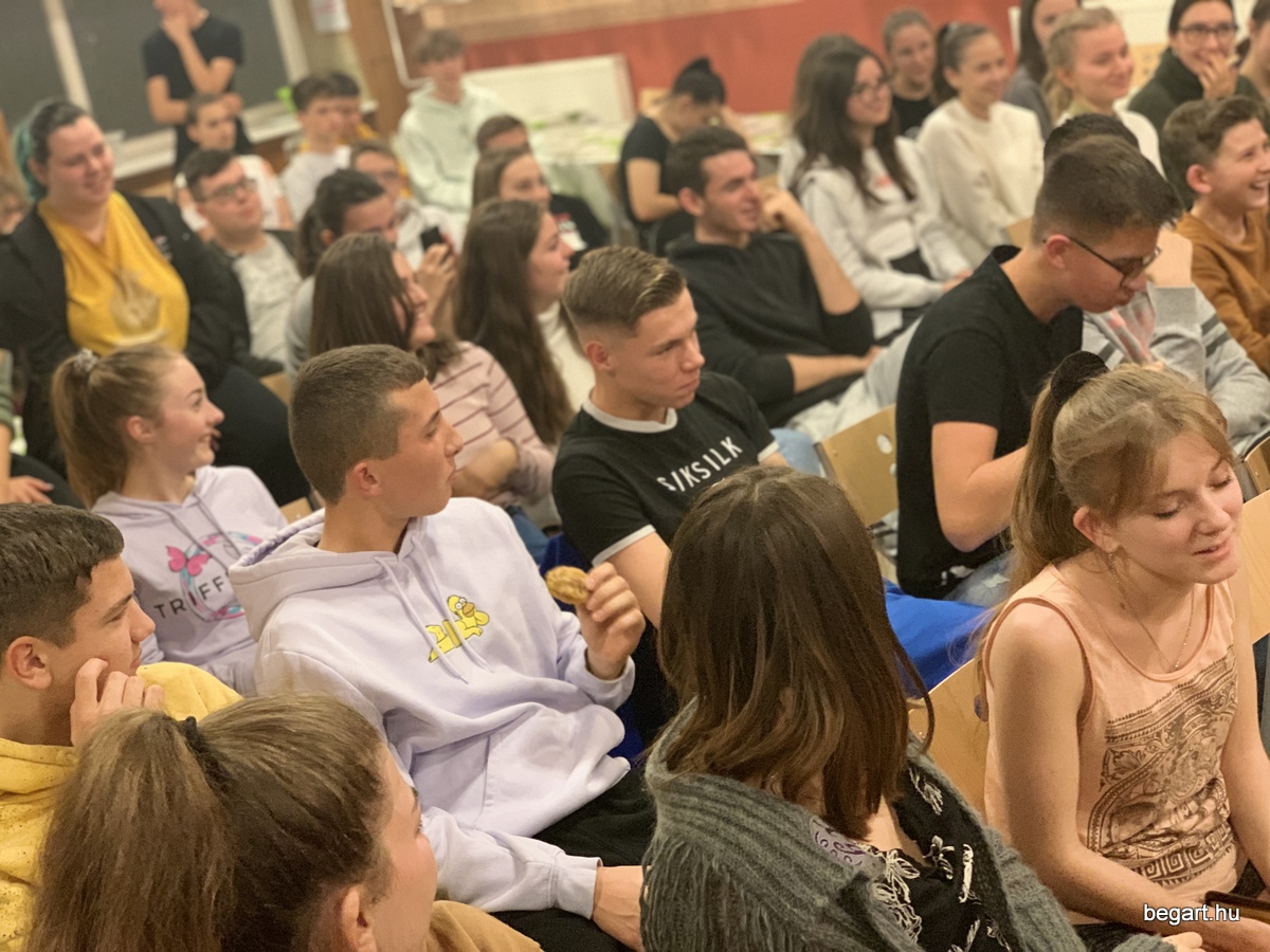 10FDB683-7965-4C4C-BA38-D0667C347742 1 201 a