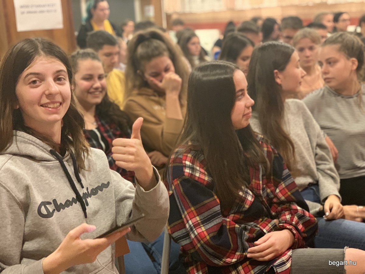 988E3D3D-37D7-4384-A65B-CDED624A09E3 1 201 a