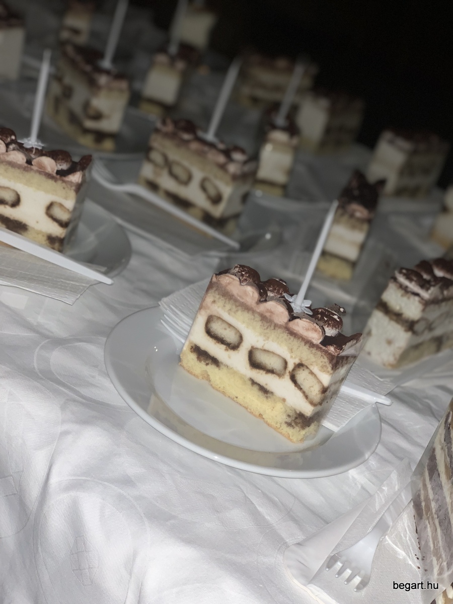 BE612A58-1EFB-4473-85BE-277FF12EC100 1 201 a