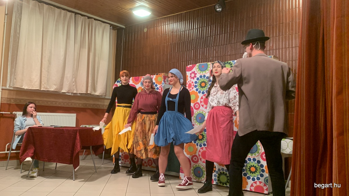 CDA160E9-DB95-4C4E-81B2-3D6A6CB1AA7E