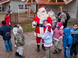 Mikulás ment Békésről Bélfenyérre