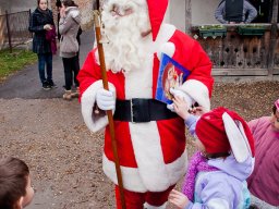 Mikulás ment Békésről Bélfenyérre