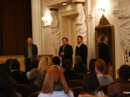 Kiállításmegnyitó a Vigadóban