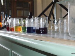 Látványos kémiakisérletek