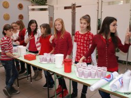 Pirosba öltöztünk