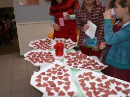 Pirosba öltöztünk