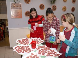 Pirosba öltöztünk