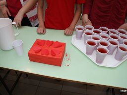 Pirosba öltöztünk