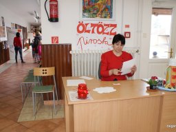 Pirosba öltöztünk