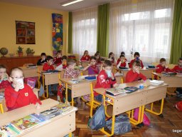 Pirosba öltöztünk