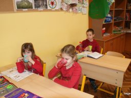 Pirosba öltöztünk