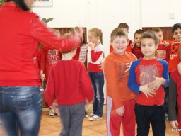 Pirosba öltöztünk