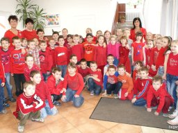 Pirosba öltöztünk