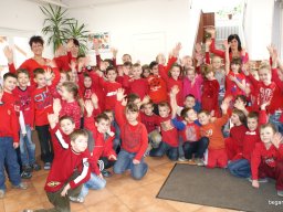 Pirosba öltöztünk