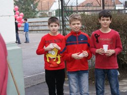 Pirosba öltöztünk