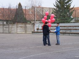 Pirosba öltöztünk