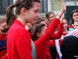 Pirosba öltöztünk