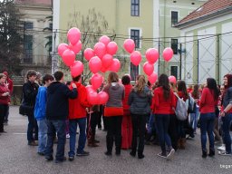 Pirosba öltöztünk