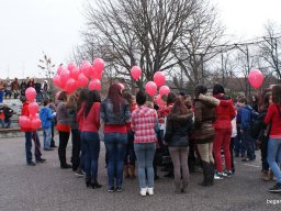 Pirosba öltöztünk