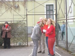 Pirosba öltöztünk