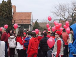 Pirosba öltöztünk