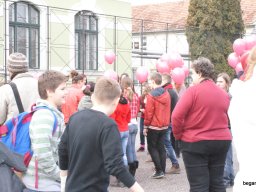 Pirosba öltöztünk