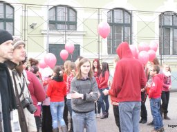 Pirosba öltöztünk