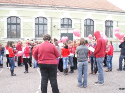 Pirosba öltöztünk