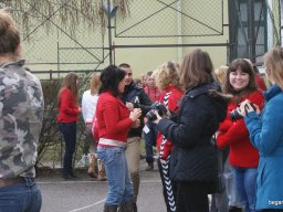 Pirosba öltöztünk