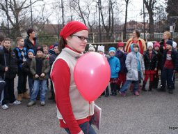 Pirosba öltöztünk