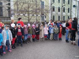 Pirosba öltöztünk