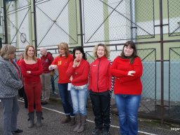 Pirosba öltöztünk