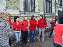 Pirosba öltöztünk