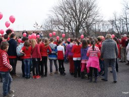 Pirosba öltöztünk