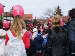 Pirosba öltöztünk