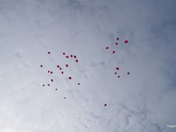 Pirosba öltöztünk