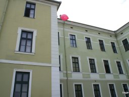 Pirosba öltöztünk