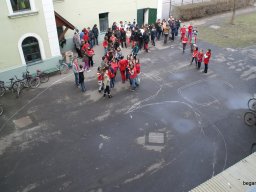 Pirosba öltöztünk