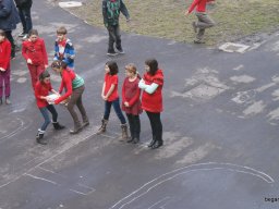 Pirosba öltöztünk