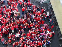 Pirosba öltöztünk