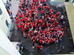 Pirosba öltöztünk