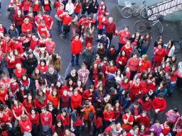 Pirosba öltöztünk