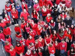 Pirosba öltöztünk