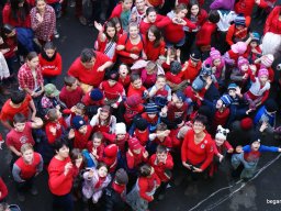 Pirosba öltöztünk