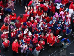 Pirosba öltöztünk