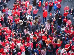 Pirosba öltöztünk