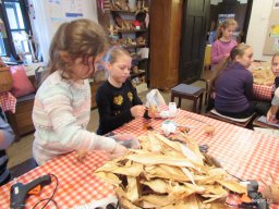 Tovább táncol a tobozmanó