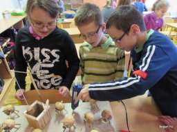 Tovább táncol a tobozmanó