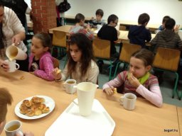 Tovább táncol a tobozmanó